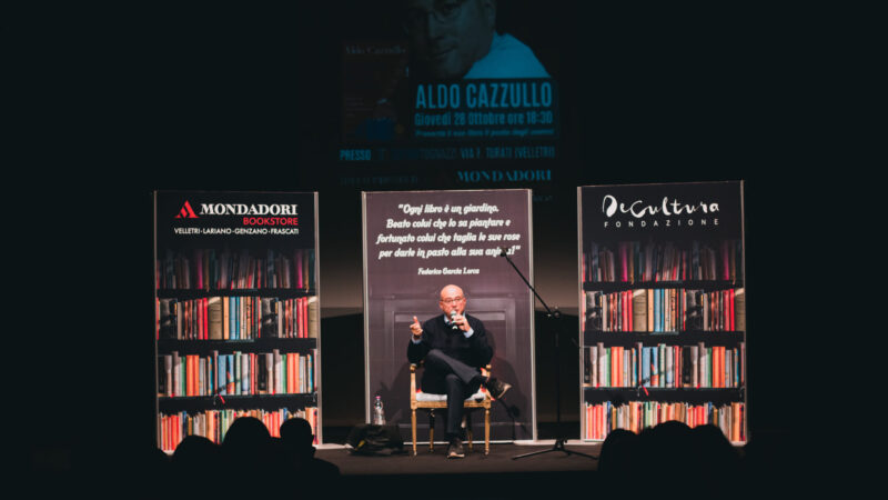 Velletri, Aldo Cazzullo incanta con Dante nella presentazione del suo libro “Il posto degli uomini”