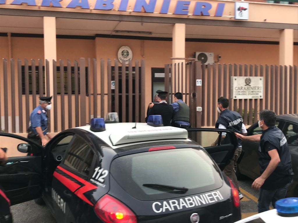 Ardea, arrestato per omicidio aggravato il figlio della donna trovata morta a Tor San Lorenzo. Foto