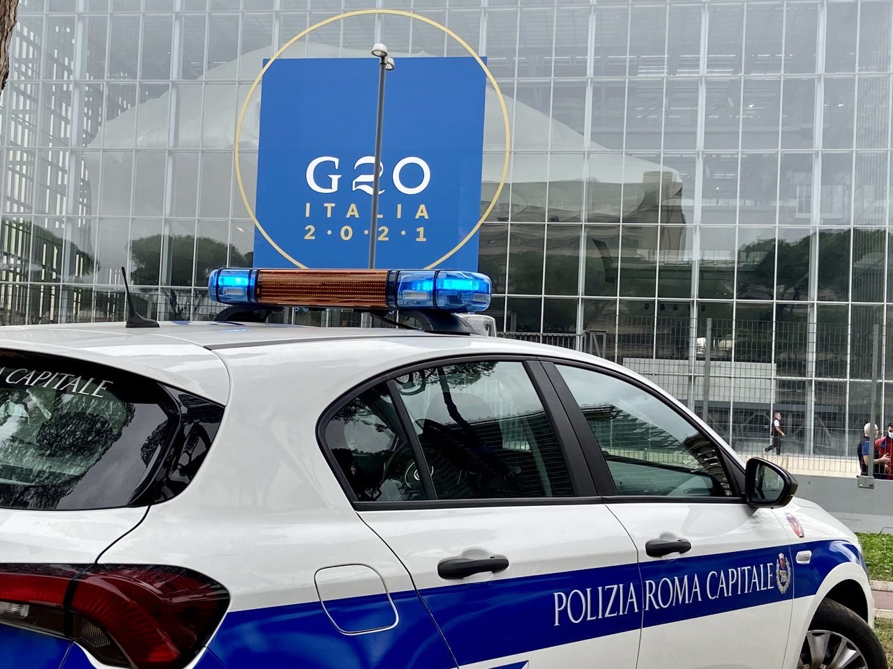 Roma, aggredisce un agente della Polizia Locale con un bastone durante i controlli per il G20, arrestato 57enne