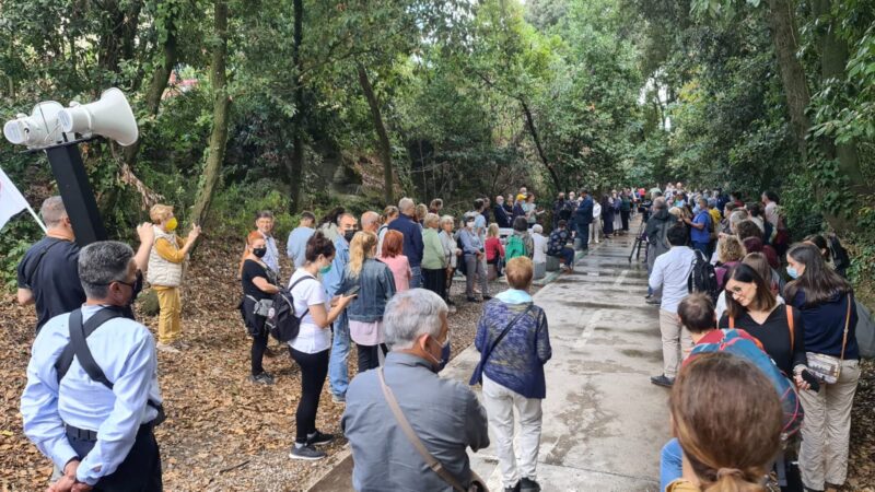 Castel Gandolfo – Albano in tanti al “Cammino per la Terra”. Tappa a Piazza Pia insieme al vescovo Vincenzo Viva