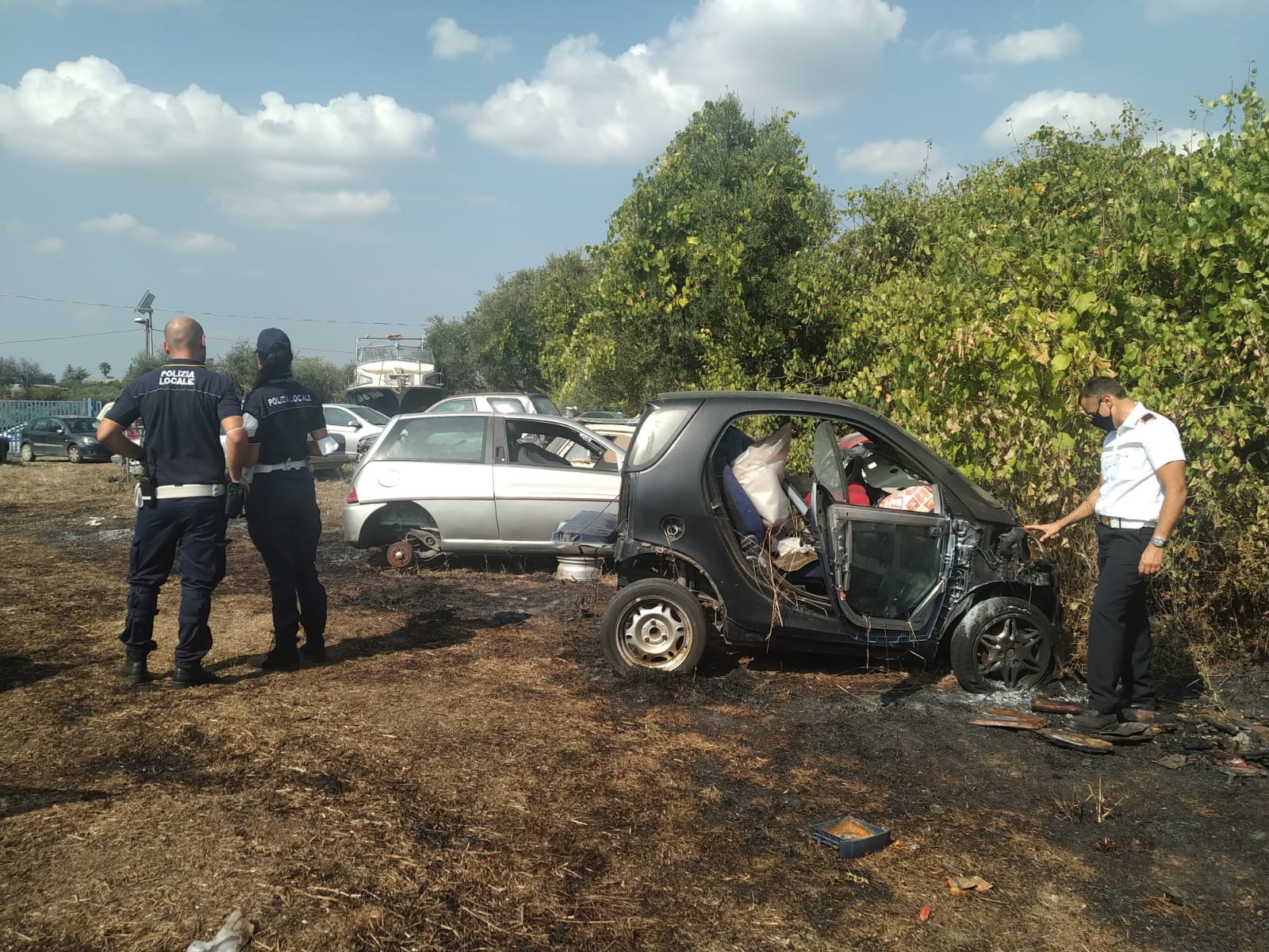 Lanuvio , incendio doloso con sorpresa: polizia locale denuncia un anziano