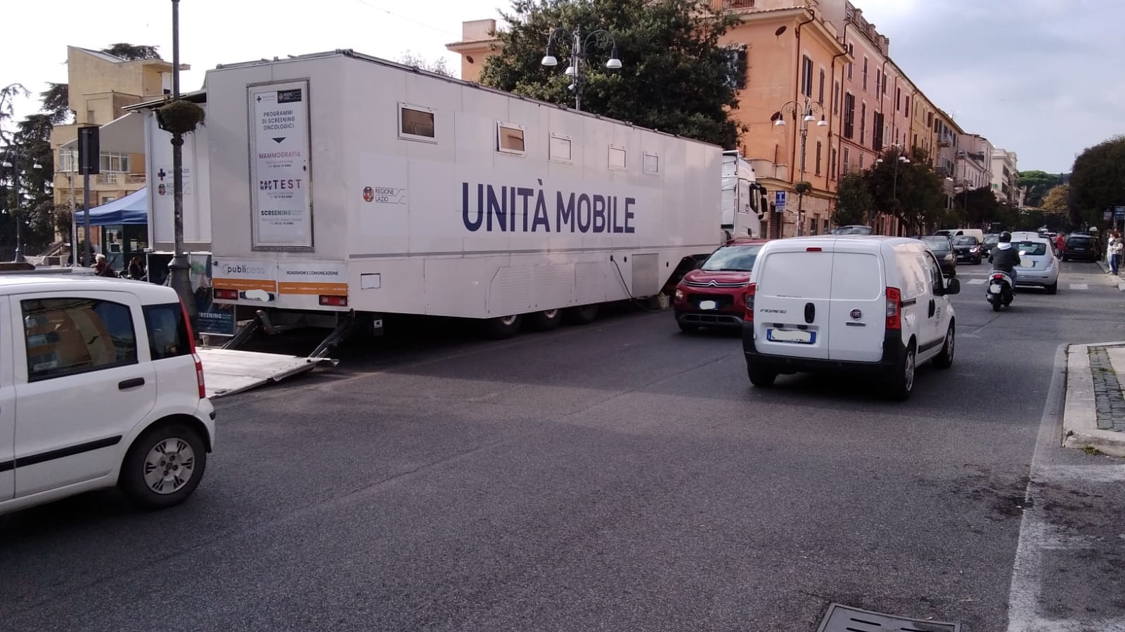 Genzano, iniziato il tour del tir per gli screening oncologici