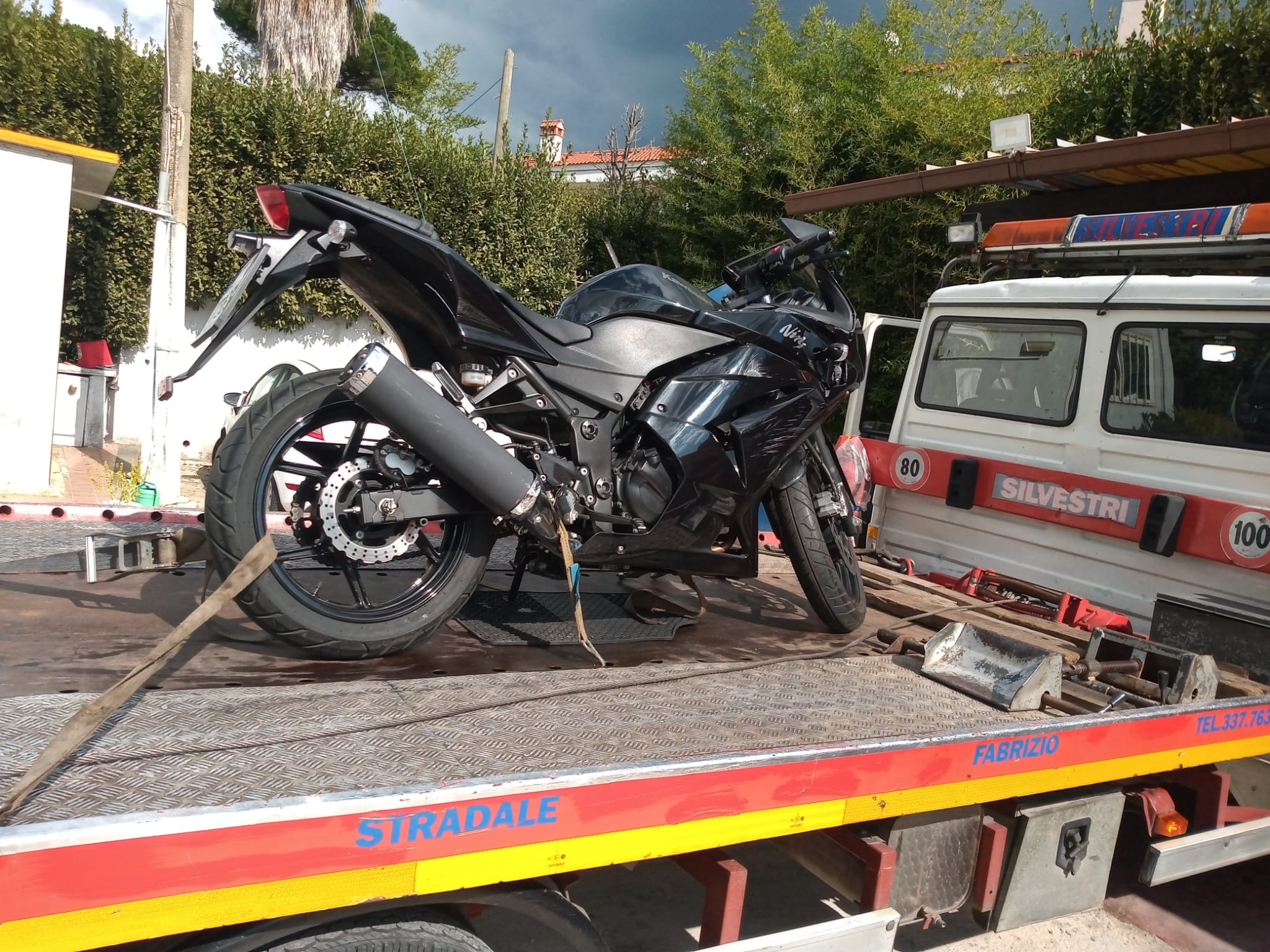 Genzano, incidente stradale coinvolta una moto: un ferito e intervento della polizia locale