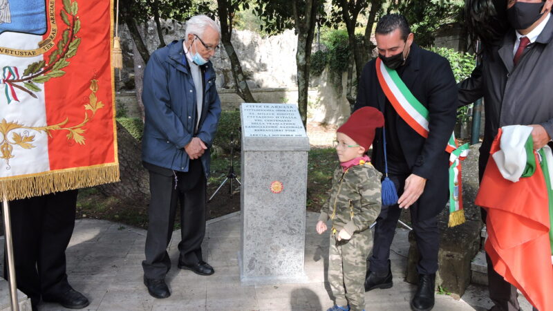 Ariccia, commemorazione del Milite Ignoto e dei caduti in guerra: scoperta la stele donata dall’associazione Bersaglieri