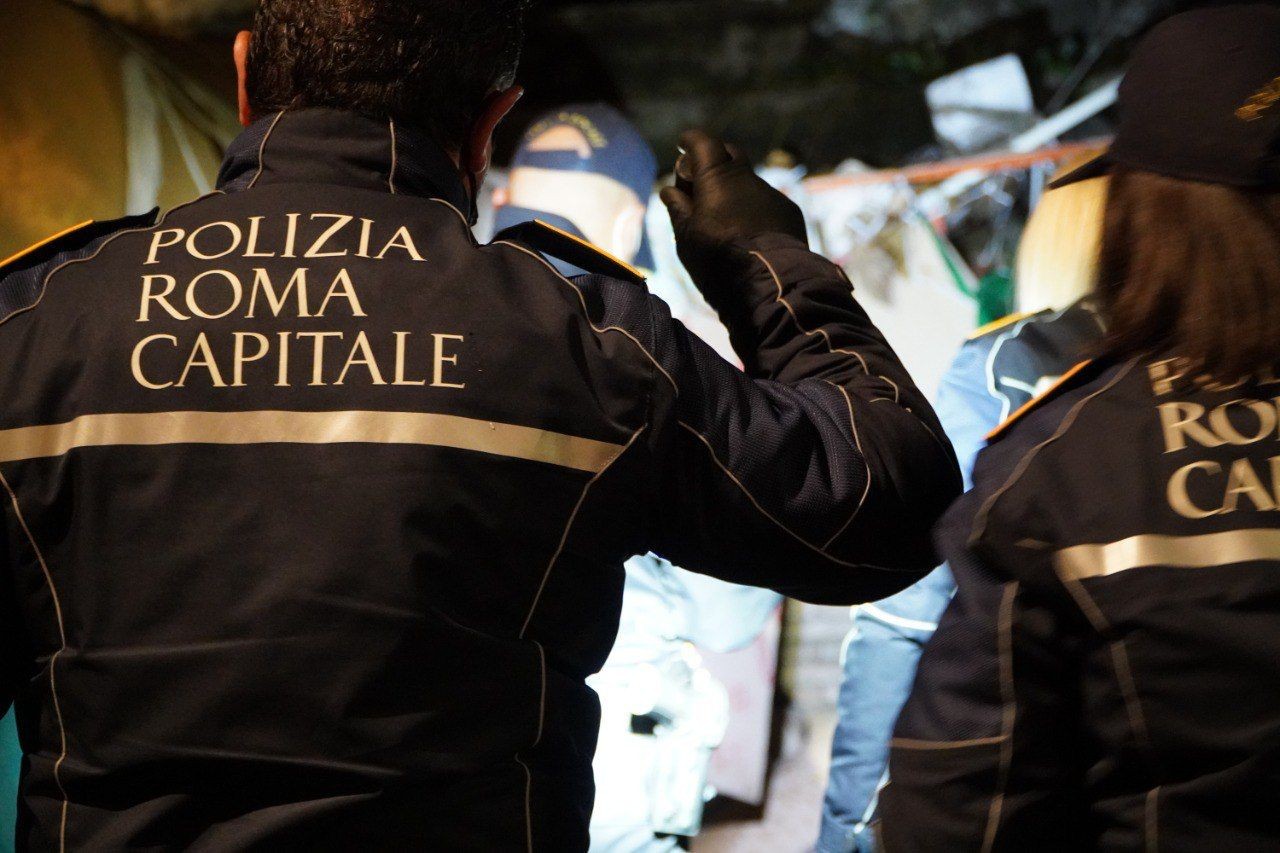 Roma, Stazione Termini, intervento all’alba della Polizia Locale: Dieci persone fermate