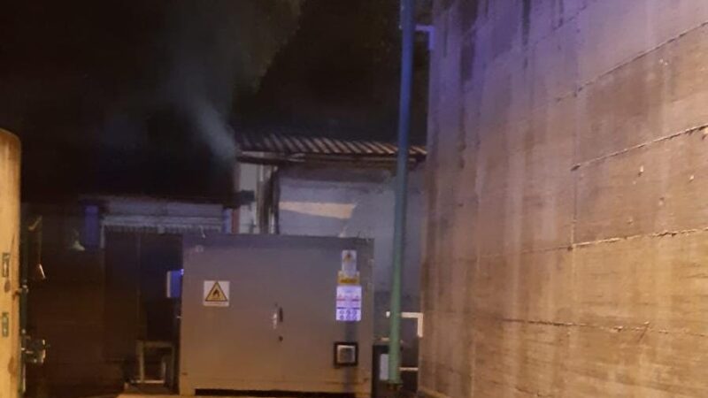 Marino, incendio distrugge il magazzino del depuratore delle acque su via dei Laghi