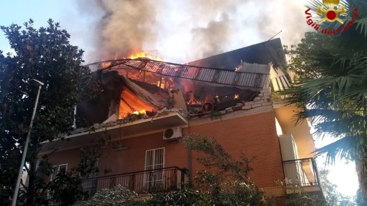 Roma- Torre Angela, Franco (presidente VI Municipio):”Palazzina a fuoco di via Atteone sotto sequestro e cittadini per strada”