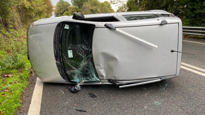 Velletri, incidente sulla via appia, si capotta con la propria automobile mentre va a lavoro