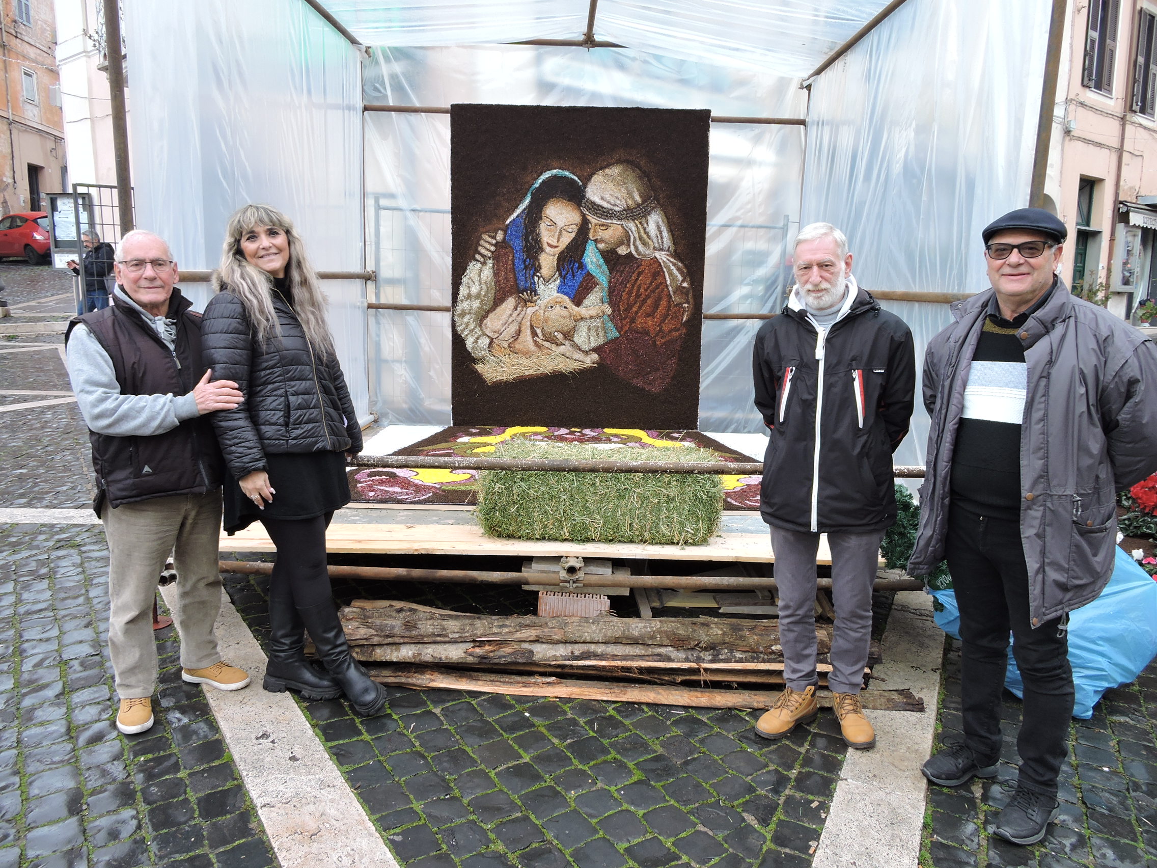 Genzano, i maestri infioratori realizzano alcuni quadri “presepi” infiorati nelle chiese del centro storico. Visitabili dal pomeriggio