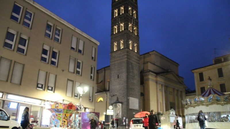 Velletri, il Natale accende la torre del Trivio in Piazza Cairoli