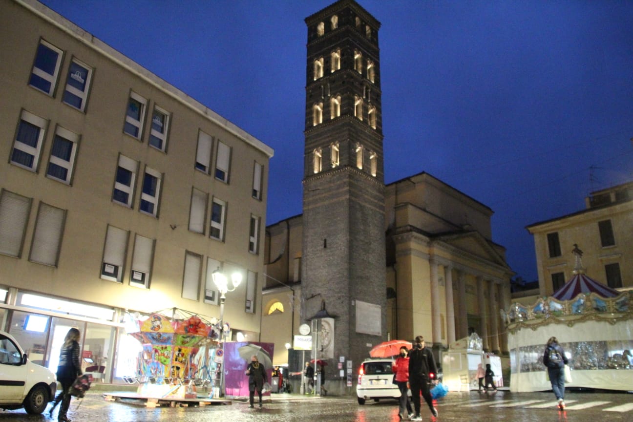 Velletri, il Natale accende la torre del Trivio in Piazza Cairoli