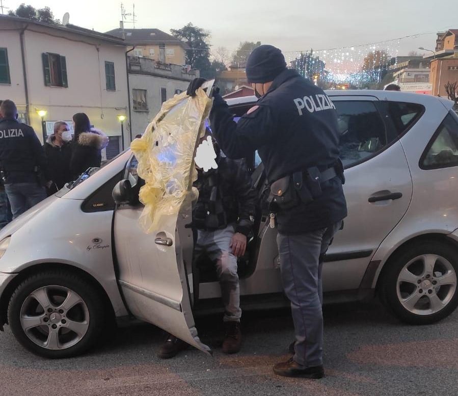 Cecchina, automobilista ubriaco semina panico investendo un pedone. Entrambi all’ospedale