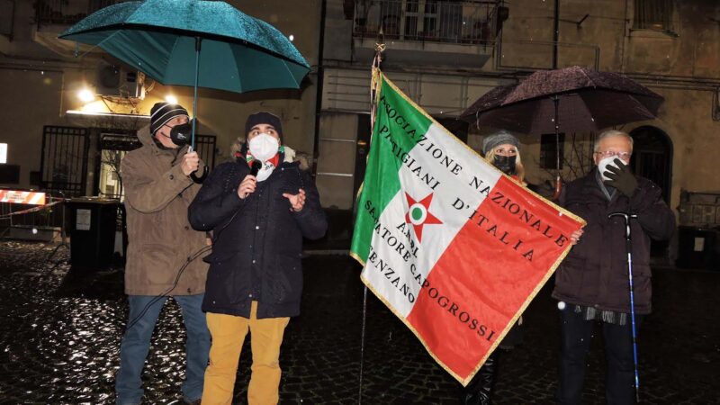 Genzano, tanta partecipazione al Presidio dell’Anpi in piazza Mazzini, presente anche il professor Lucio Allegretti