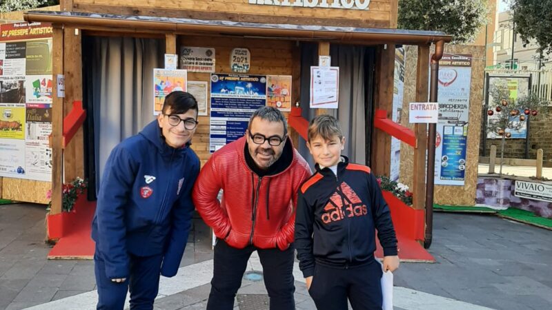 Cecchina, la new entry del Collegio5 Enzo Marcelli ha visitato stamattina il presepe artistico della Proloco