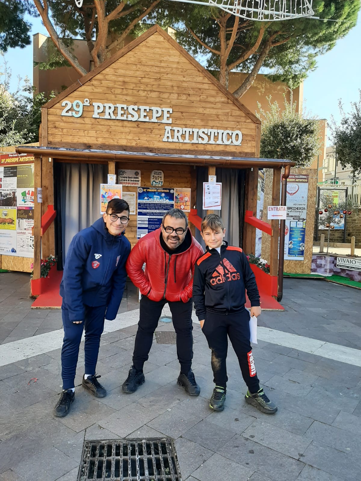 Cecchina, la new entry del Collegio5 Enzo Marcelli ha visitato stamattina il presepe artistico della Proloco