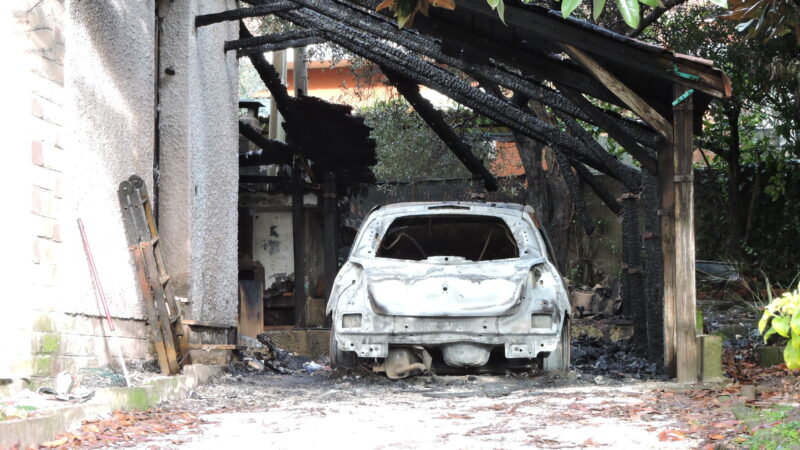 Lariano, coniugi con bambino intrappolati nell’incendio della loro casa. Salvati dai pompieri di Velletri