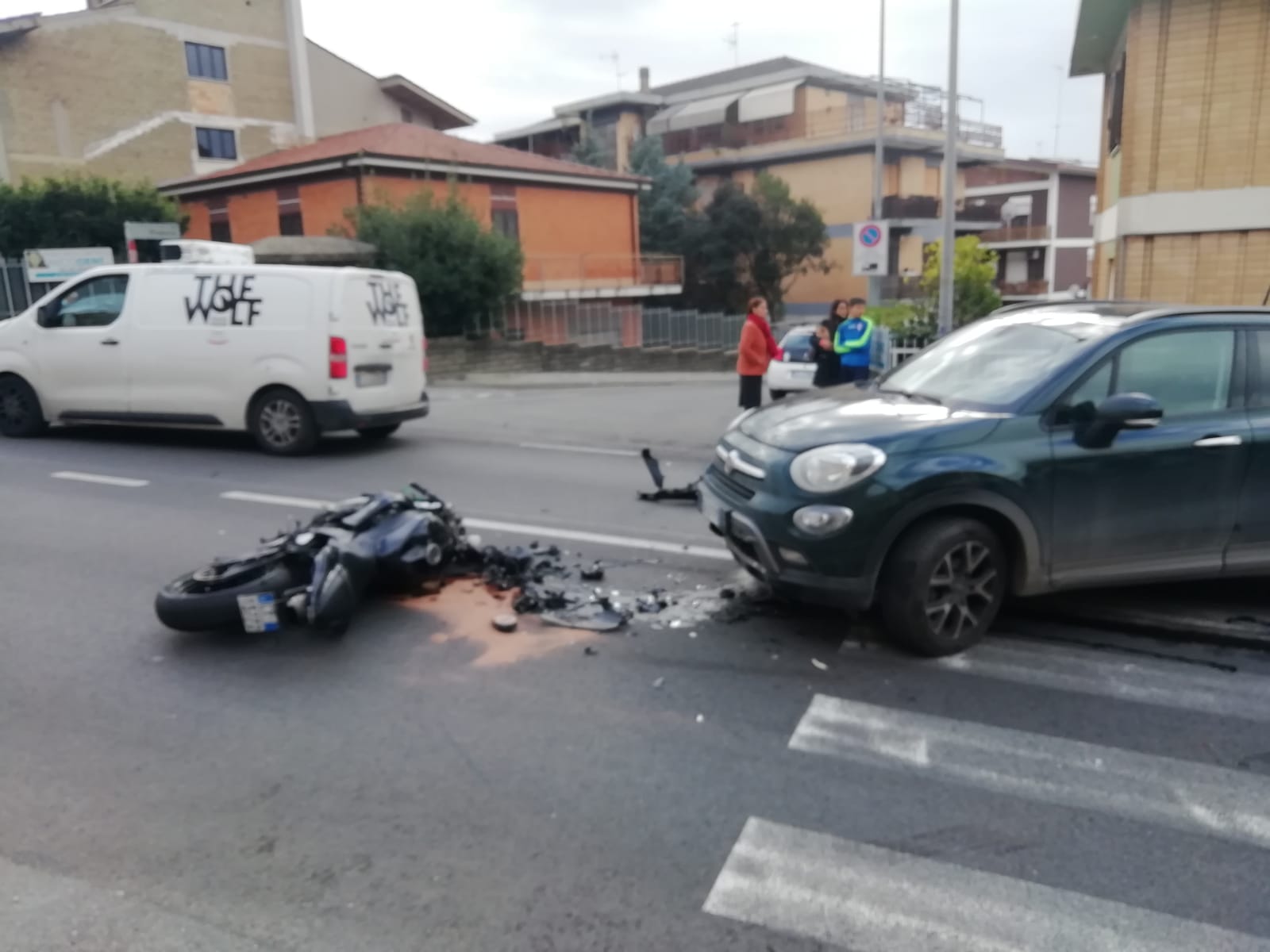 Albano, incidente stradale in Via Italia a Cecchina: motociclista in ospedale