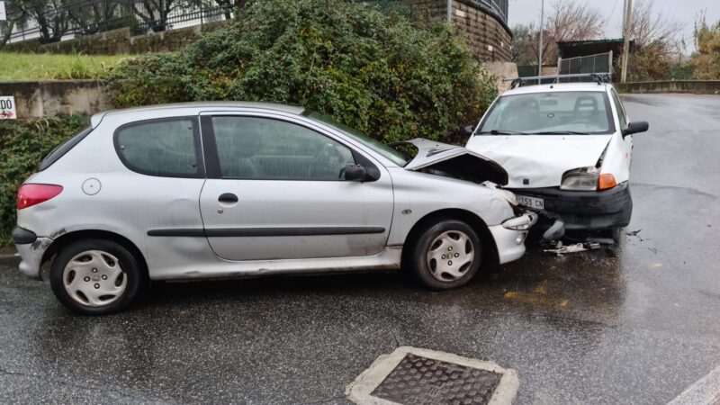 Ciampino, incidente di Natale in via della Mola 4 feriti in ospedale tra cui una minorenne e il parroco di Vermicino