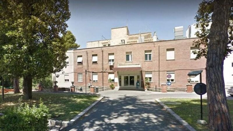 La sanità vista dai palazzi e vissuta dalla strada