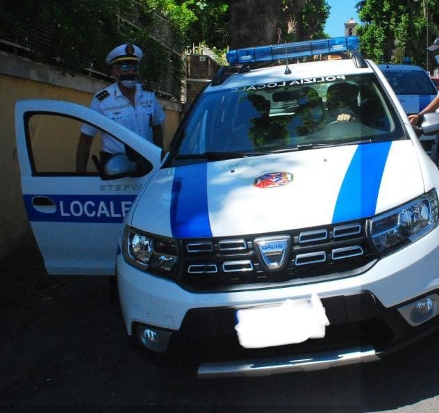 Velletri, denunciati un uomo e una donna per violazione norme covid e furto in un supermercato