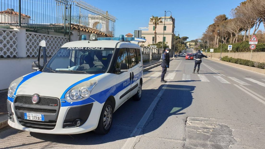 Nettuno, aggressione ad agente della polizia locale da parte di un novax