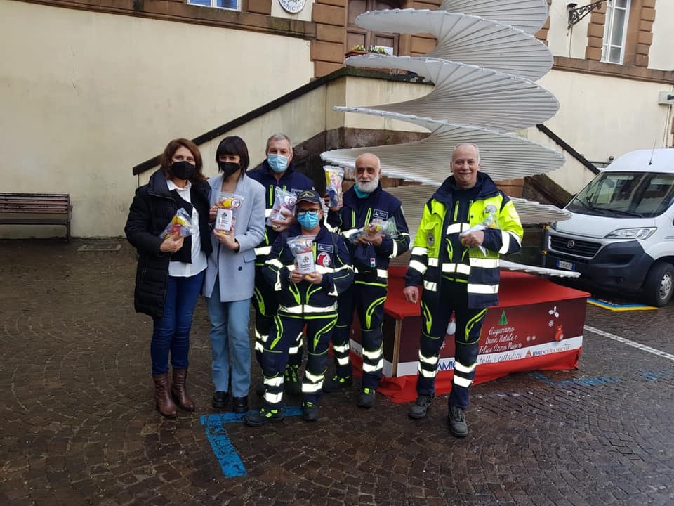 Donati 25 pacchi al comune di Zagarolo destinati alle famiglie più bisognose e 100 minikit per i volontari della protezione civile