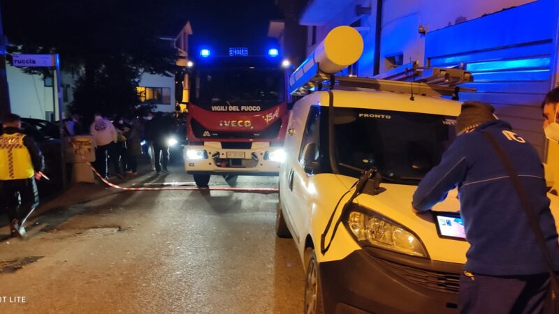 Rocca di Papa, auto su via Cavour provoca incidente e rottura di una tubazione del gas