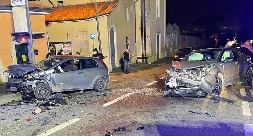 Castel Gandolfo grave incidente stradale ieri sera con 4 feriti via Appia Nuova