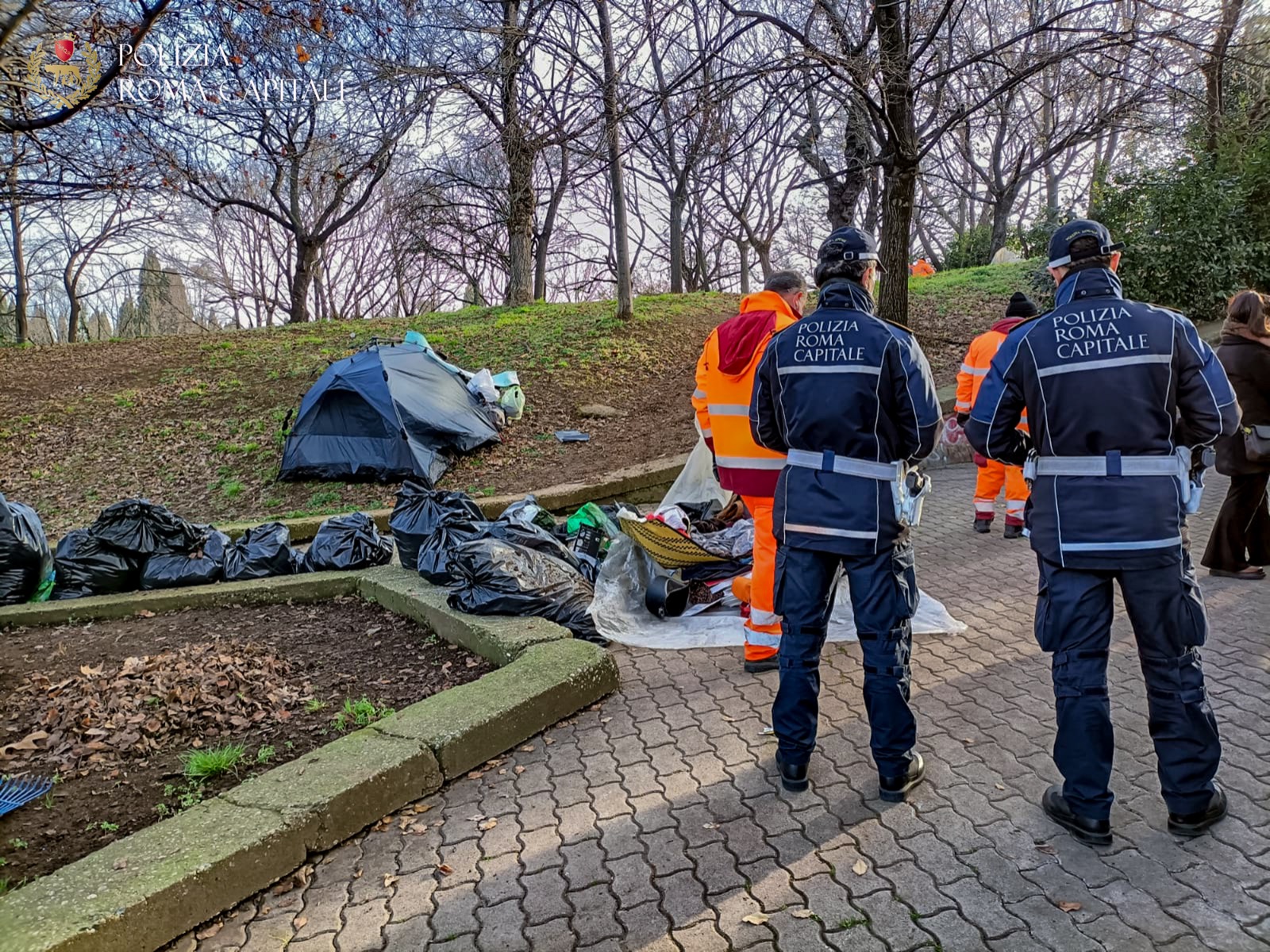 Roma, operazioni ripristino del decoro a San Lorenzo: interventi di riqualificazione a piazza dei Siculi e nel parco di Largo Passamonti