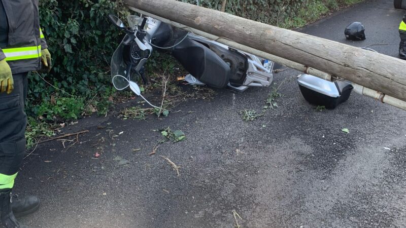 Frascati, gravi le condizioni del motociclista colpito ieri da un palo del telefono