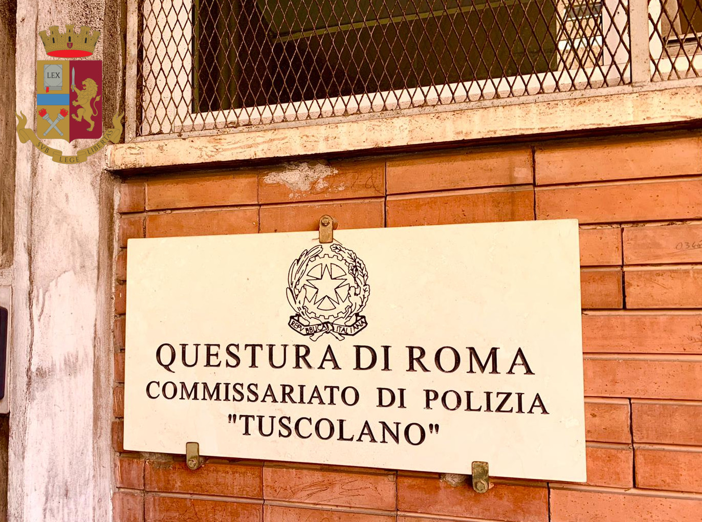 Roma, Tuscolano, aggressione e rapina ai danni di un giovane. Individuati dalla Polizia di Stato 3 dei presunti responsabili. Disposta per loro una misura cautelare richiesta dalla Procura della Repubblica ed emessa dal GIP del Tribunale di Roma