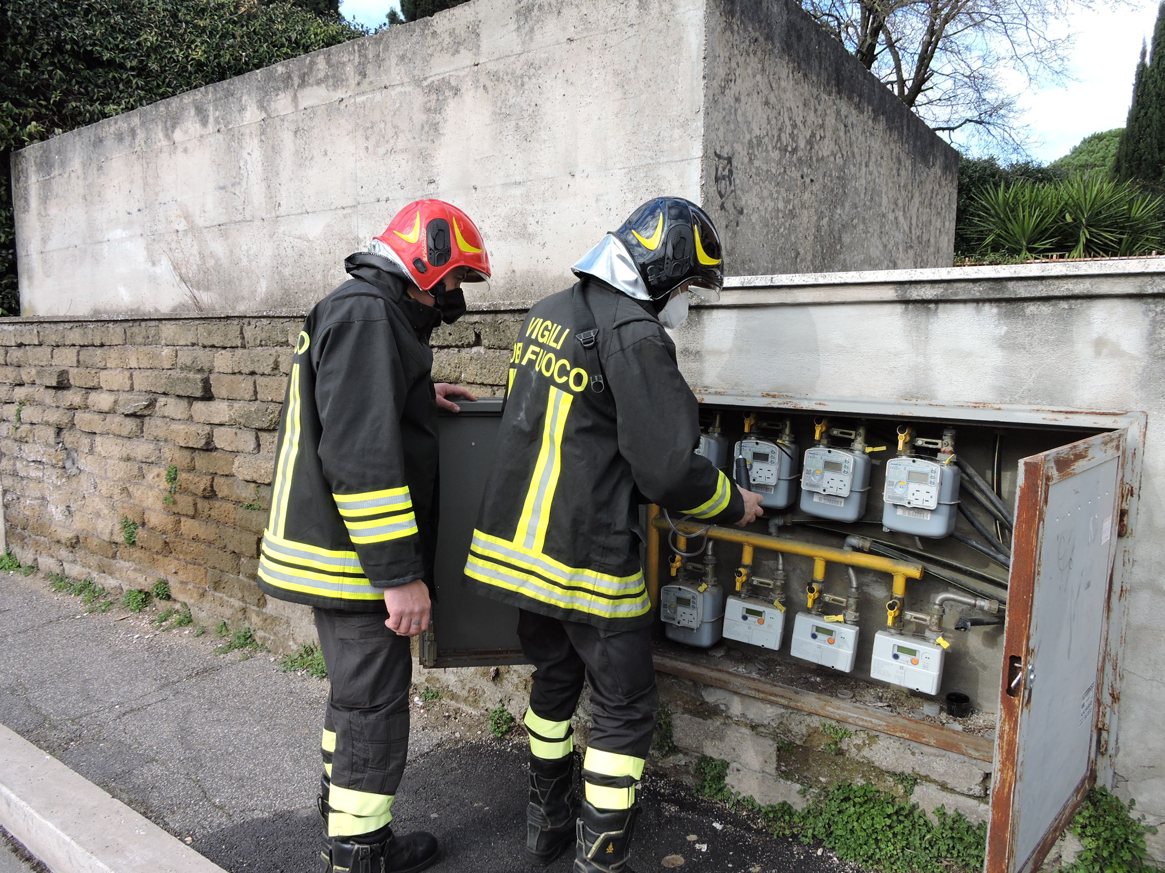 Ariccia, fuga di gas in via Ramo D’oro, intervento dei vigili del fuoco. Strada chiusa due ore