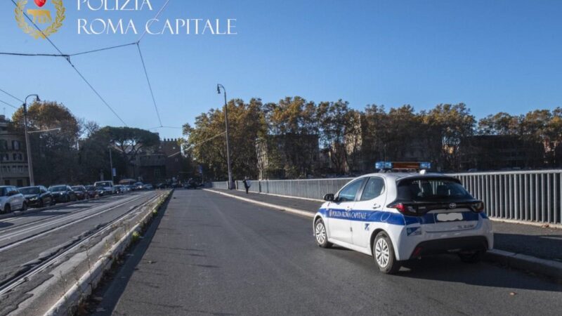 Roma, ennesimo intervento provvidenziale della Polizia Locale: sventato il suicidio di un 27enne 