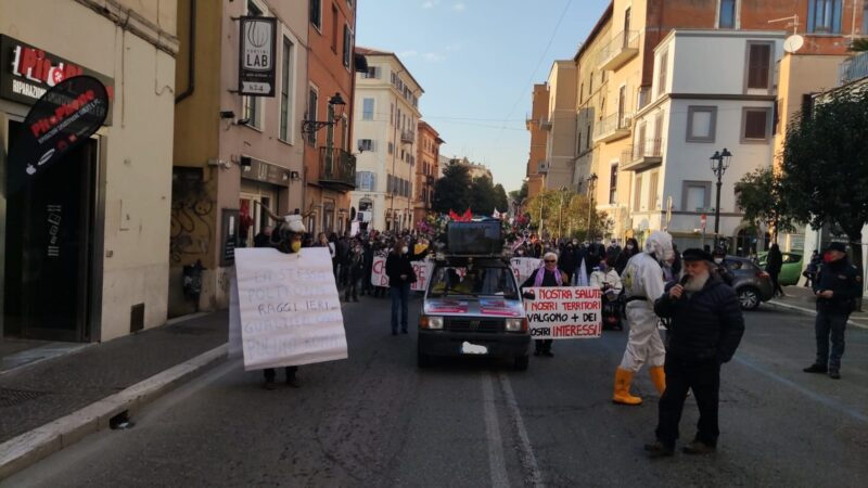 Albano, partecipata manifestazione per la chiusura della discarica