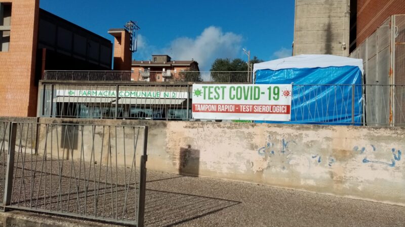 Genzano, installazione gazebo per tamponi rapidi presso la Farmacia comunale 2