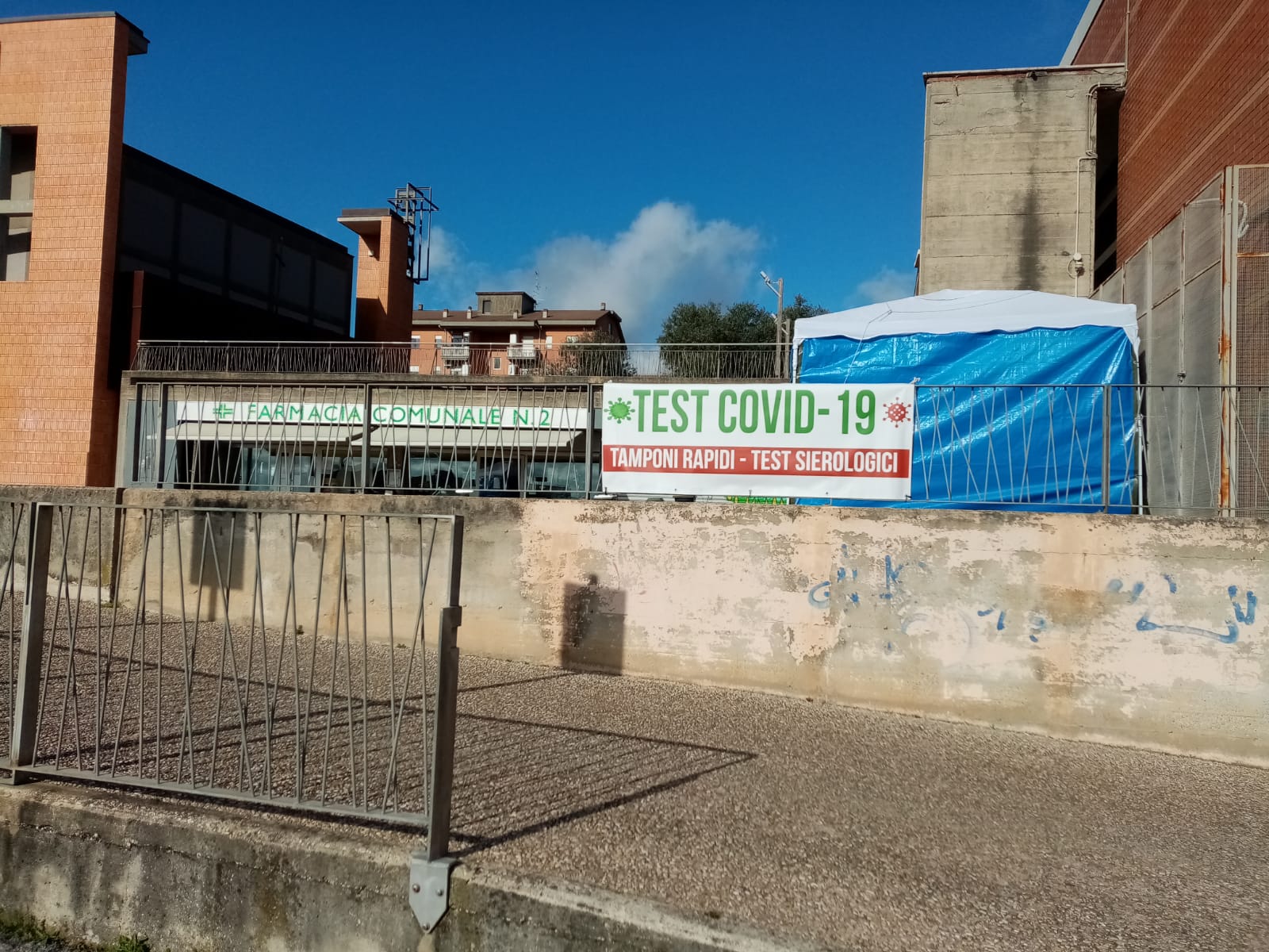 Genzano, installazione gazebo per tamponi rapidi presso la Farmacia comunale 2