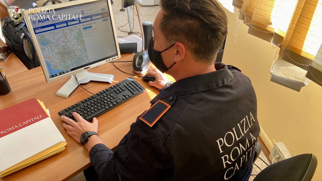 Roma, contrasto al gioco d’azzardo, al via la task force anti-slot della Polizia Locale con sistema “Smart”: controlli più capillari e in tempo reale.