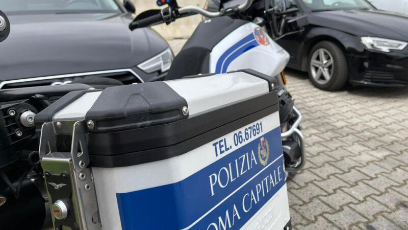 Roma, auto clonate, Polizia Locale denuncia due persone