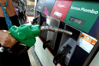 Carburanti, prezzi stabili per benzina e diesel