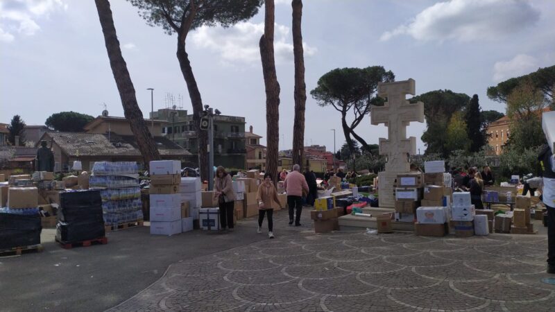 Rocca di Papa, la protezione civile Asa trasporta viveri e materiale a Roma per i luoghi di guerra