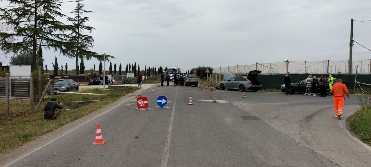 Cisterna, grave incidente in Via Cisterna Campoleone: coinvolte 3 auto e 6 feriti