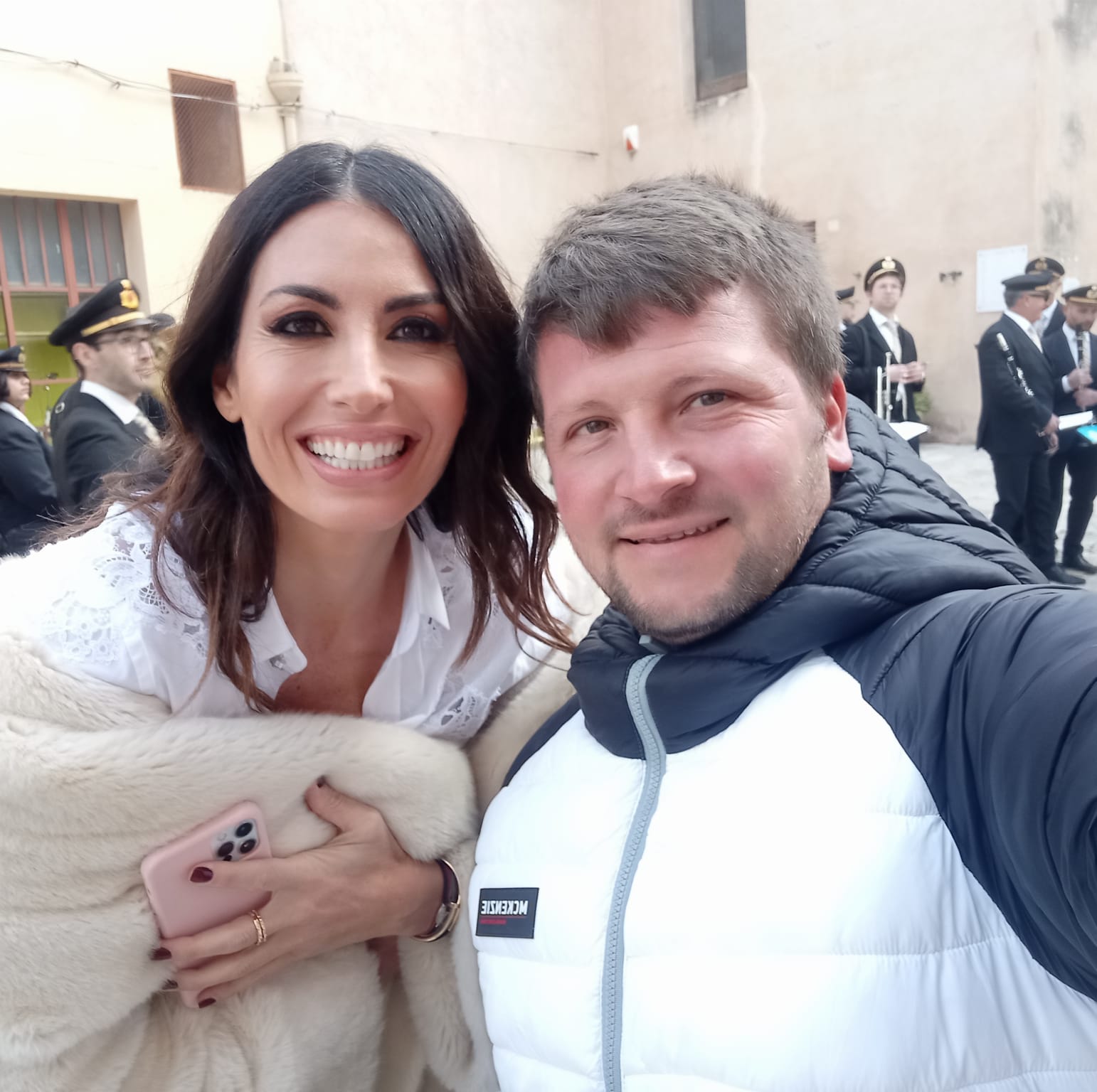 Incontro fortuito con Elisabetta Gregoraci in Puglia per un giovane di Genzano