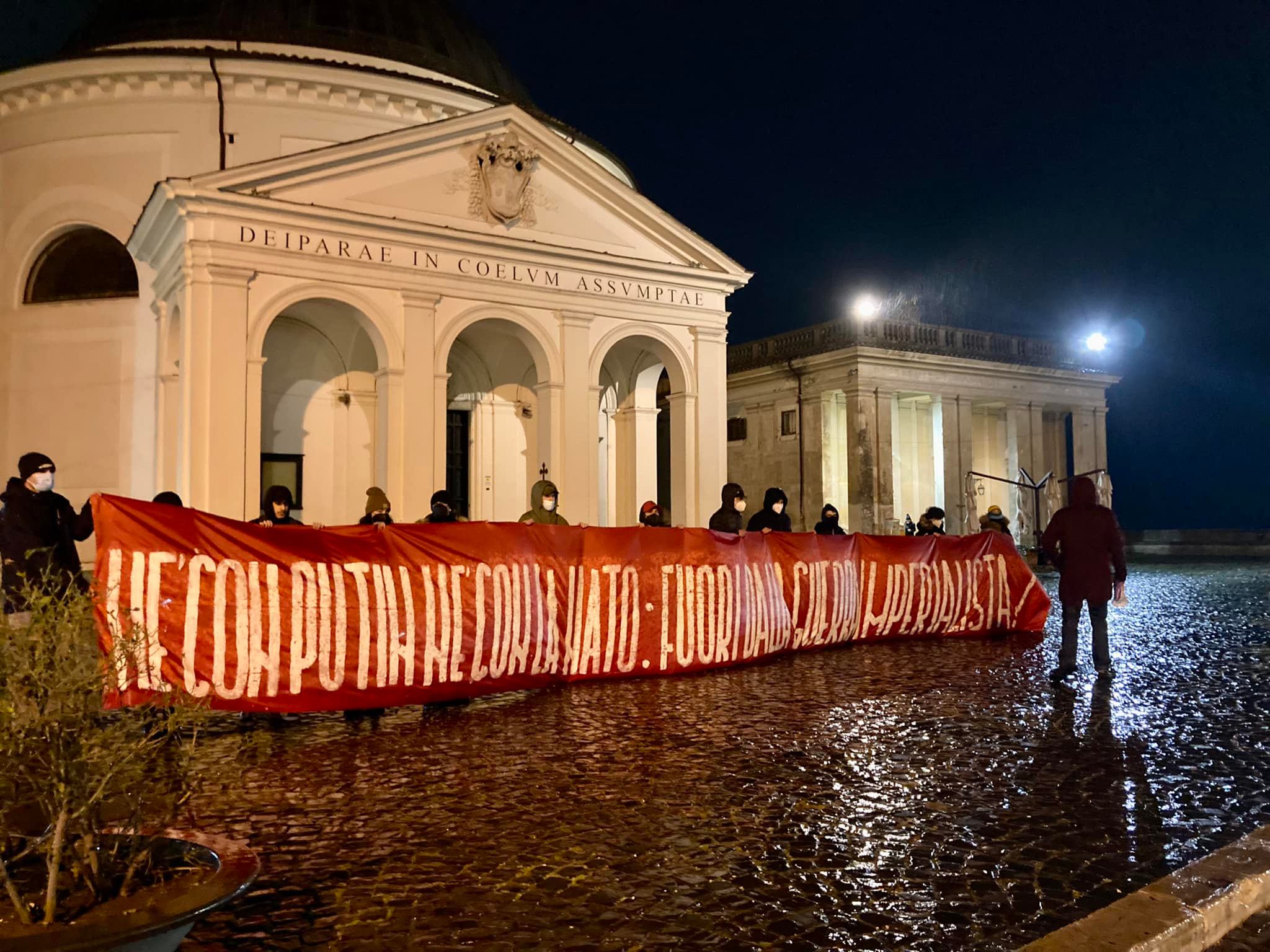 Ariccia, azione della Rete Ecologista Castelli Romani sul ponte di Ariccia, venerdì 4 marzo