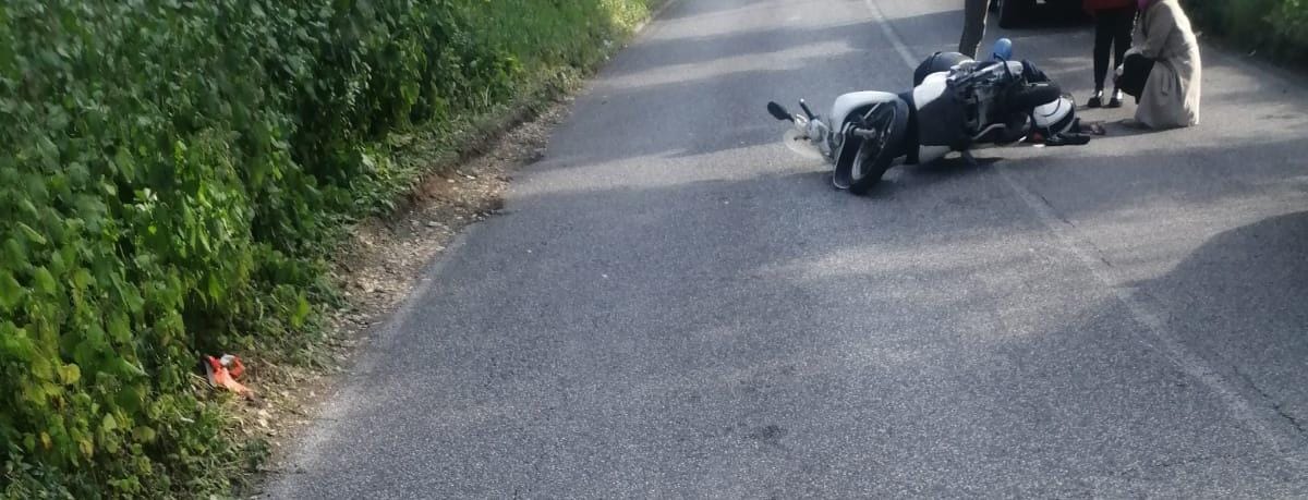 Castel Gandolfo, incidente in Via Gallerie di Sotto. Ragazzo in scooter perde il controllo del mezzo