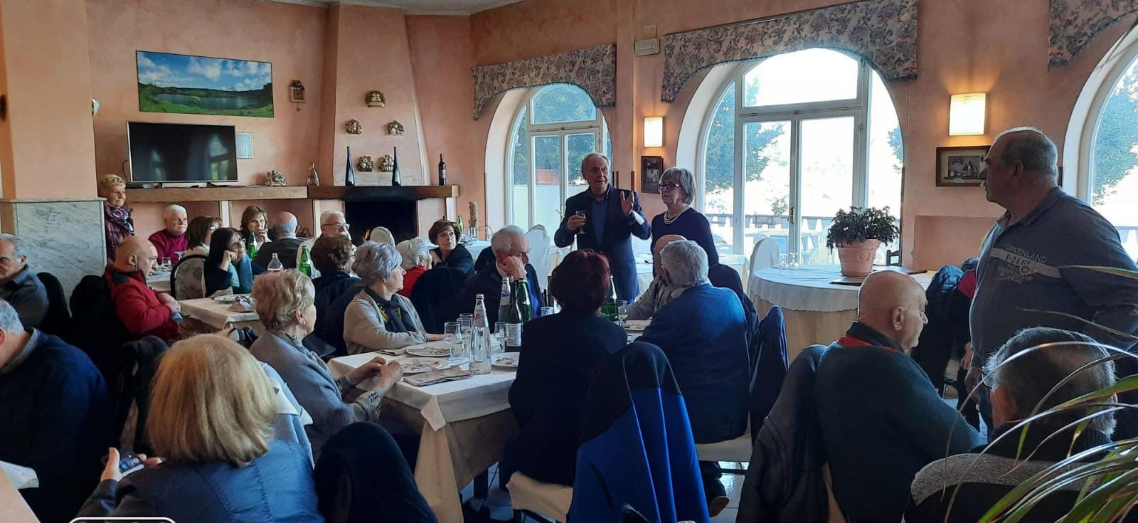 Genzano, dopo due anni di stop torna il pranzo sociale del centro anziani. Visita del sindaco Zoccolotti