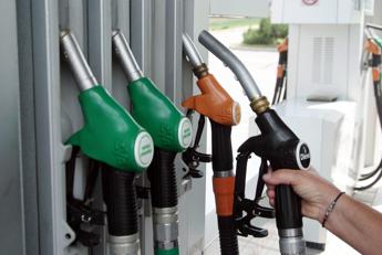 Carburante, prezzi di benzina e gasolio in calo oggi