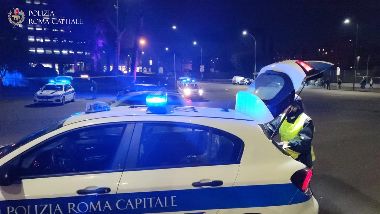 Roma, anti-alcol e sicurezza stradale, oltre 500 illeciti contestati dalla Polizia Locale. Chiusi due minimarket