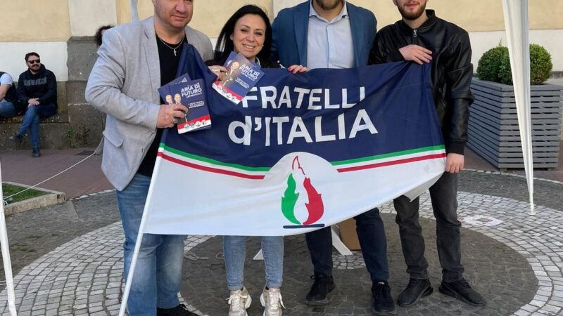 Grottaferrata, Fratelli d’Italia in piazza con Lorenzo Letta: “Caduta la maschera civica, ora serve la politica”