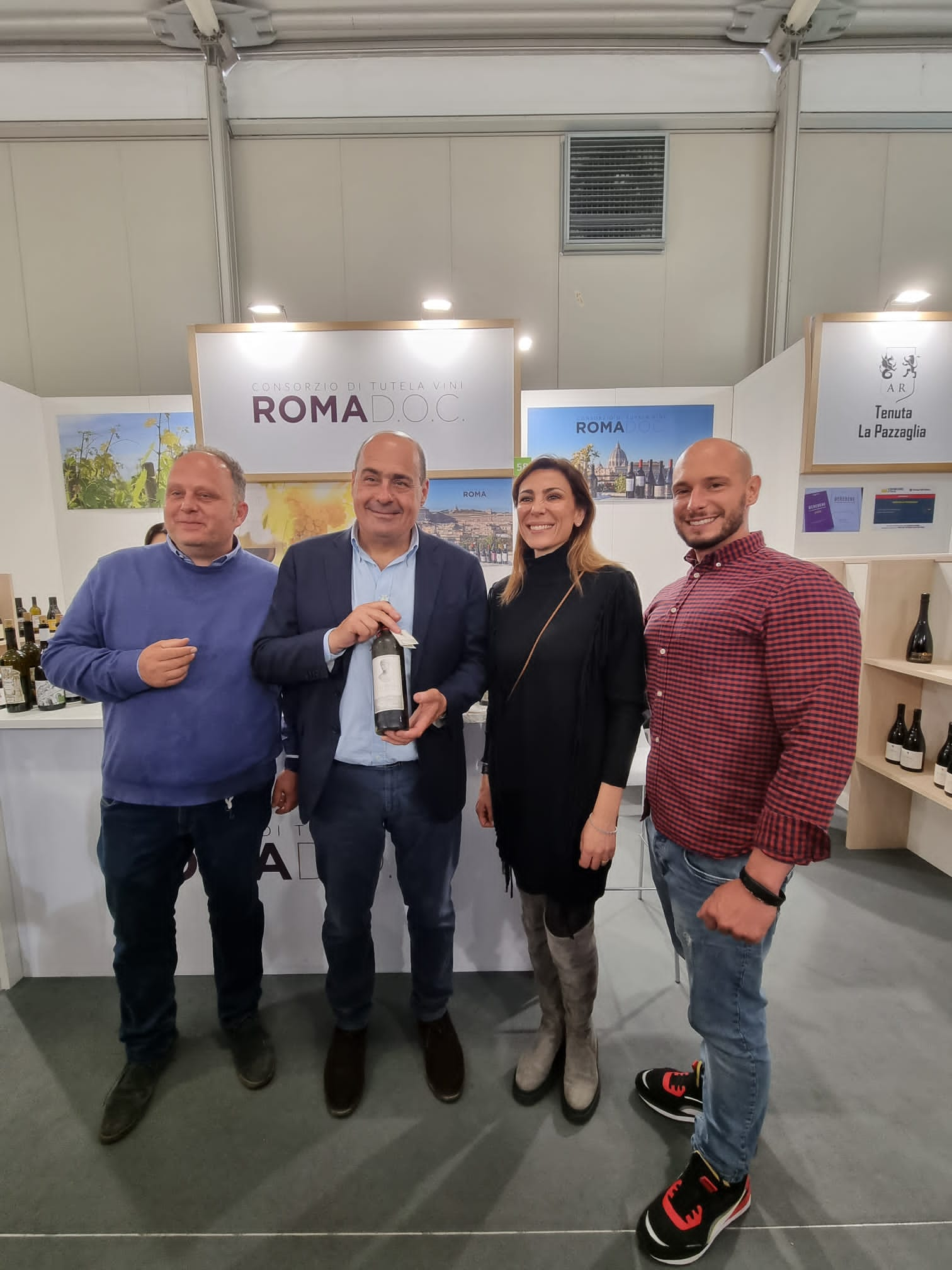 Nicola Zingaretti al Vinitaly visita il padiglione dei vini del Lazio e dei Castelli Romani