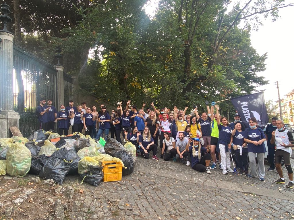 Genzano, pulizia della plastica a livello nazionale nel week end, anche i volontari genzanesi aderiscono